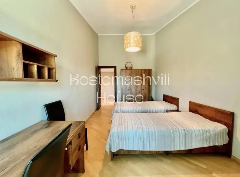 Квартира 155 м² с балконом в Сабуртало 6