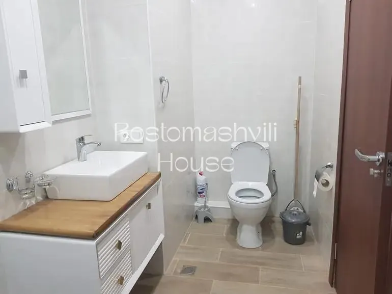 Квартира 100 м² с балконом в Исани 9