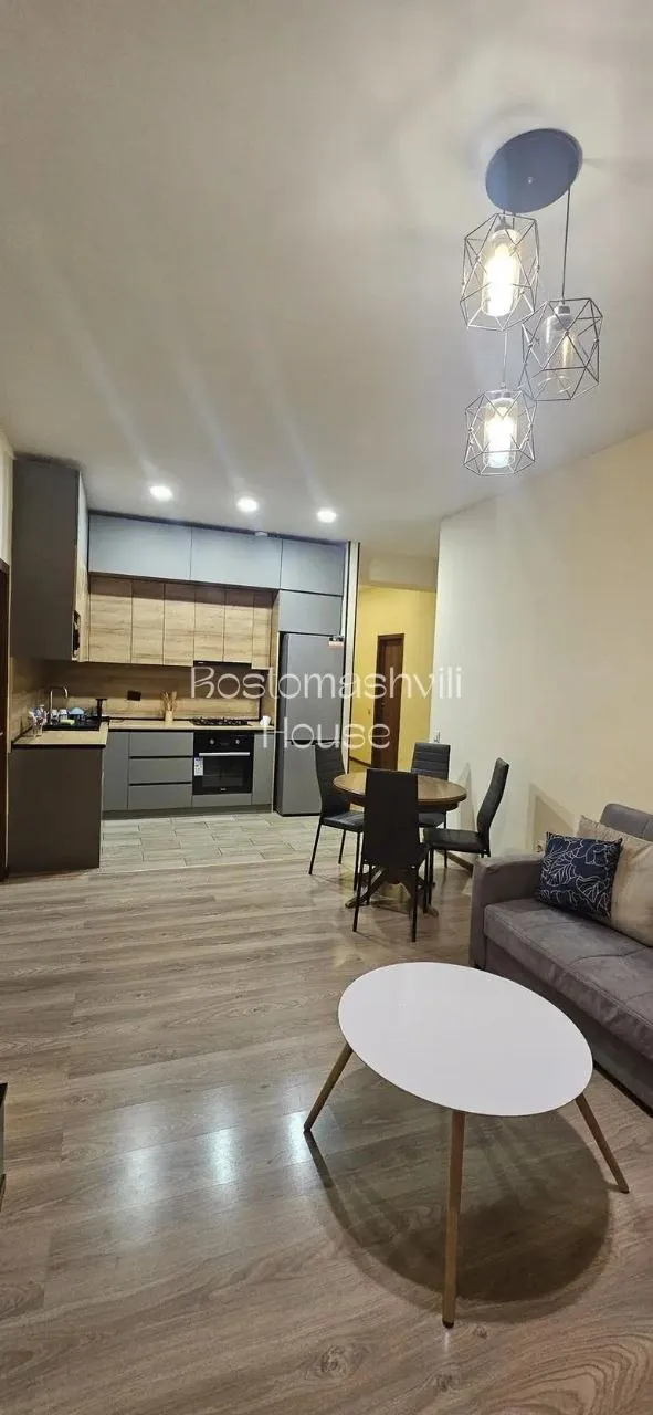 Квартира 100 м² с балконом в Исани 2