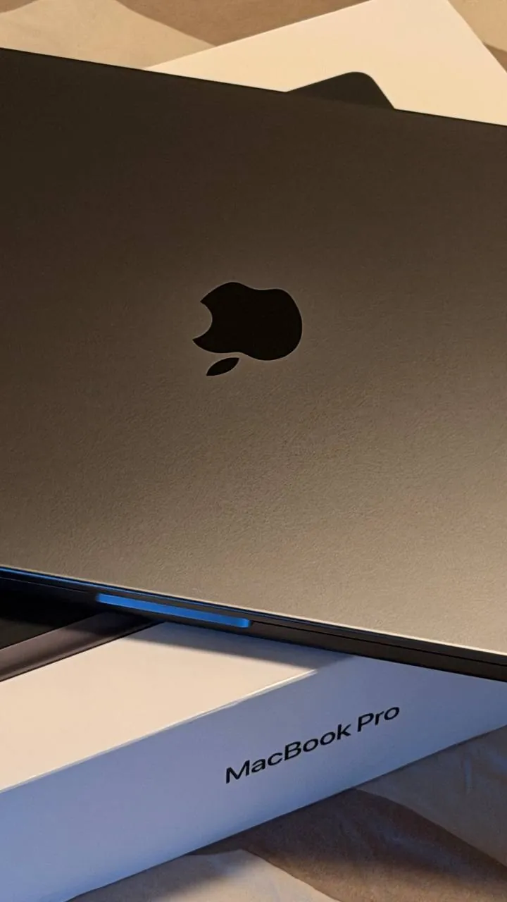 MacBook Pro 16 M4 Pro 48-512 ГБ 1