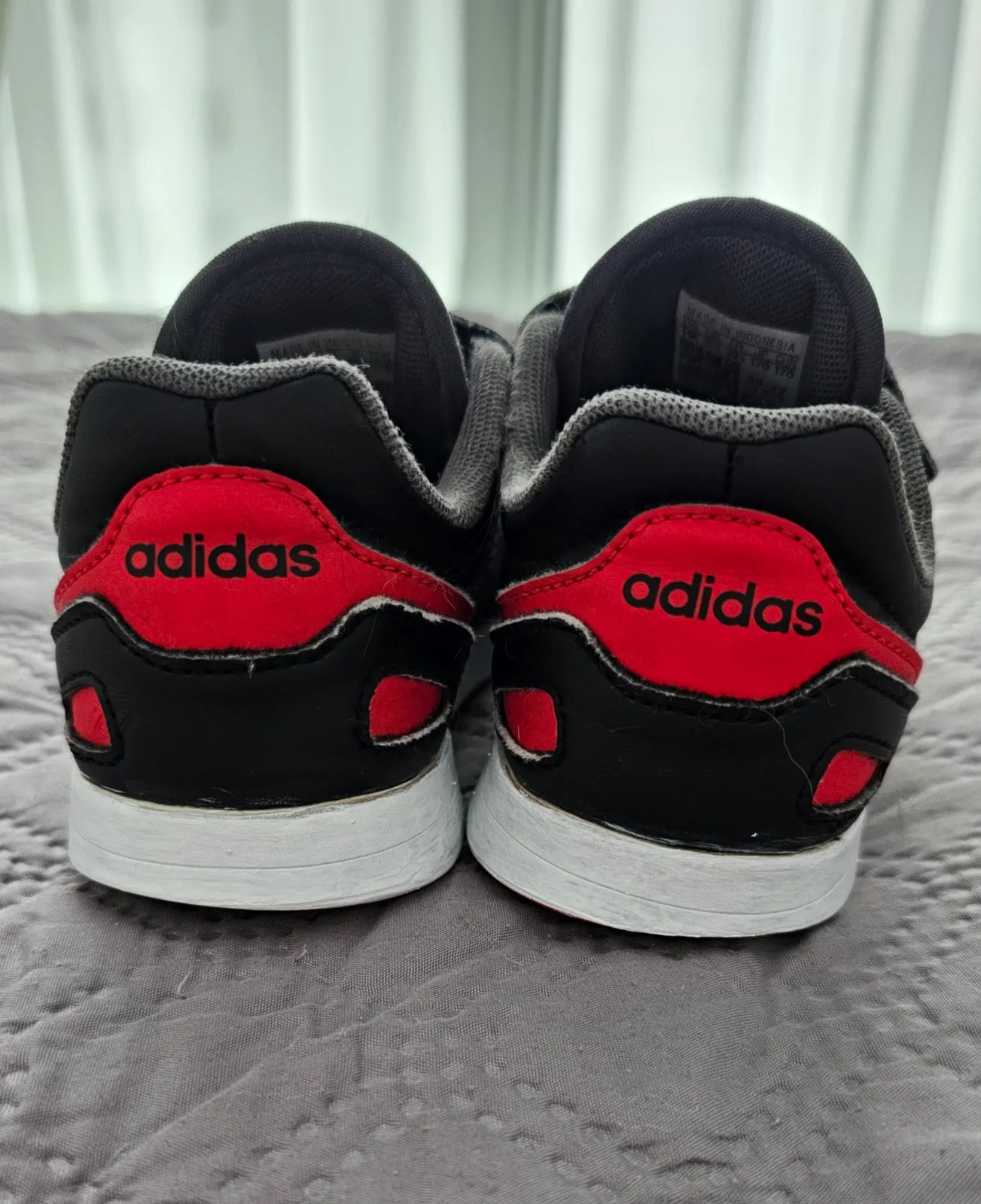 Кроссовки Adidas детские, размер 28 4