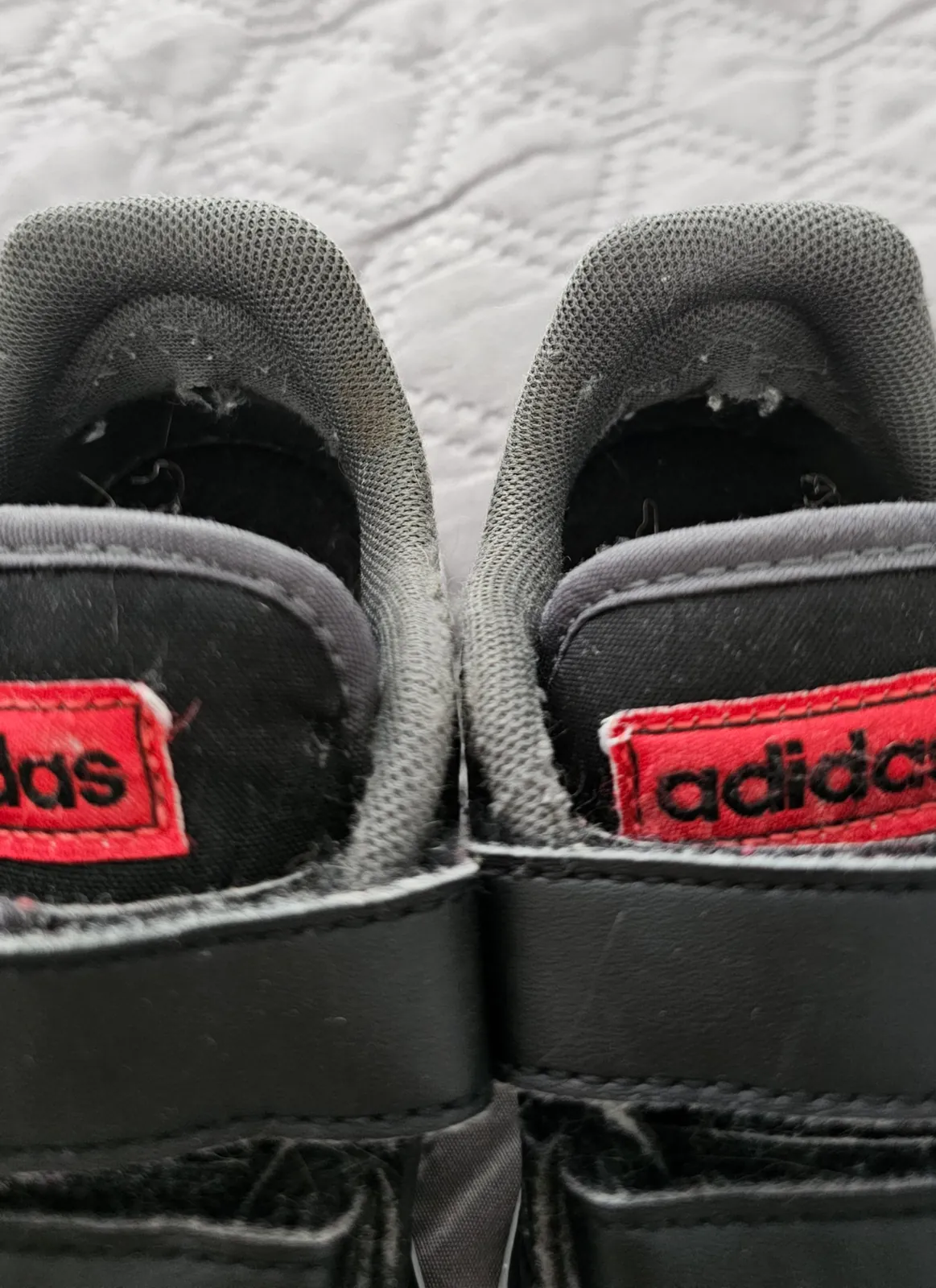 Кроссовки Adidas детские, размер 28 5