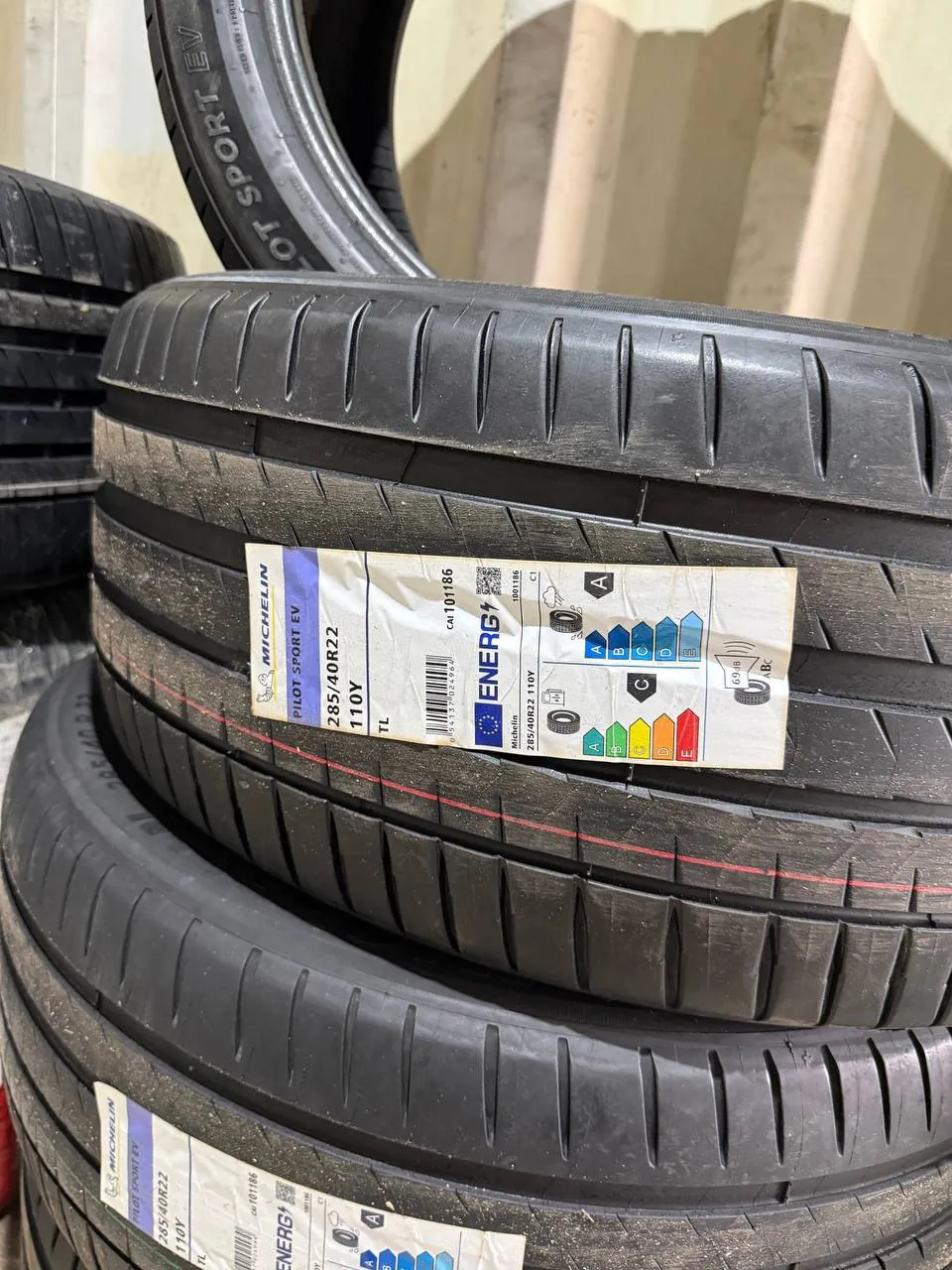 Шины Michelin и Pirelli комплектами 5