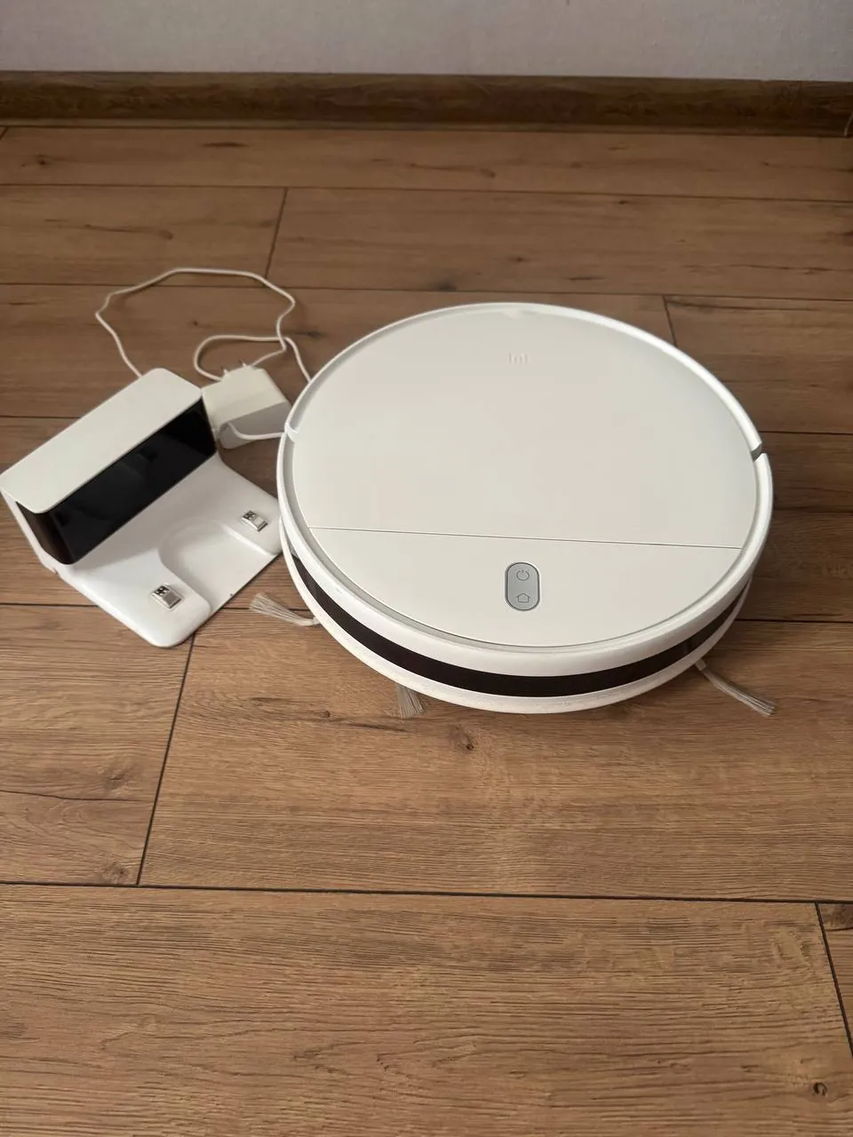 Робот-пылесос Xiaomi Mi Robot Vacuum-Mop Essential 1