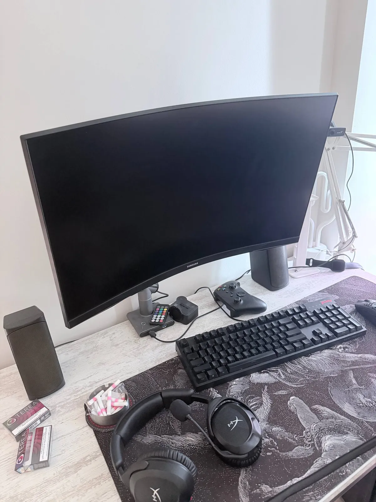 Игровой монитор Samsung Odyssey G5 27 дюймов 1