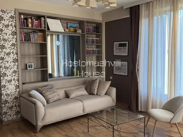 Квартира 142 м² с 4 комнатами в Сабуртало 1
