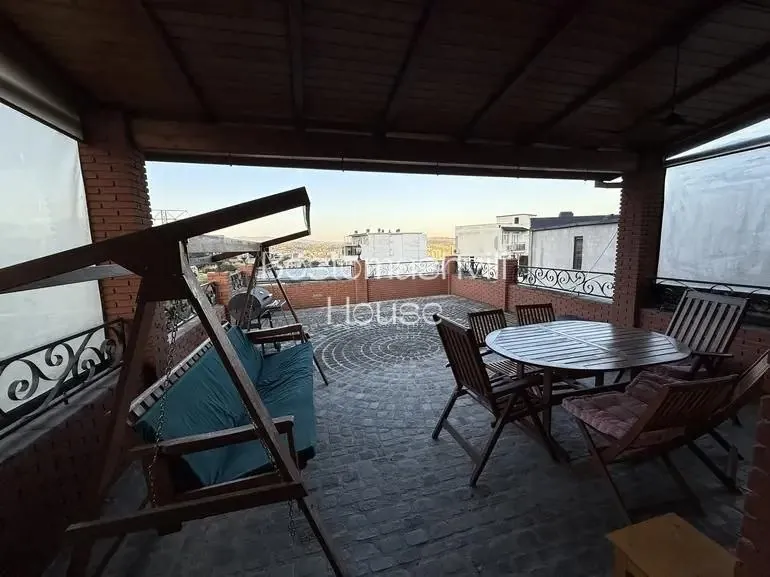 Квартира 142 м² с 4 комнатами в Сабуртало 10