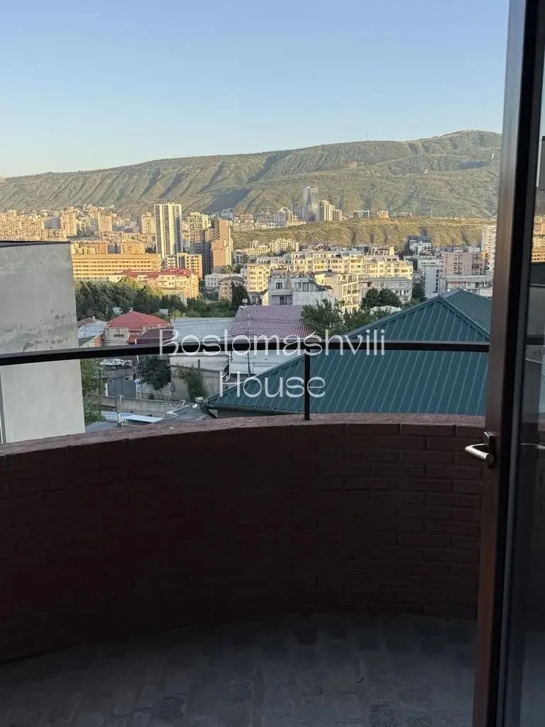 Квартира 142 м² с 4 комнатами в Сабуртало 8