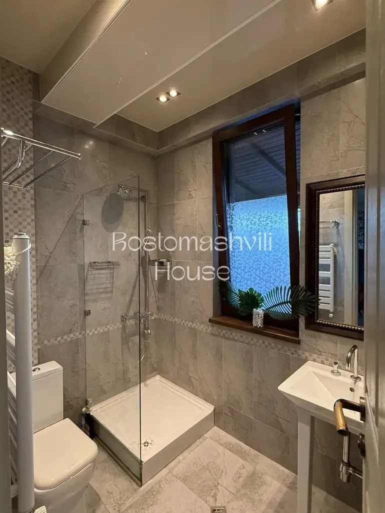 Квартира 142 м² с 4 комнатами в Сабуртало 7