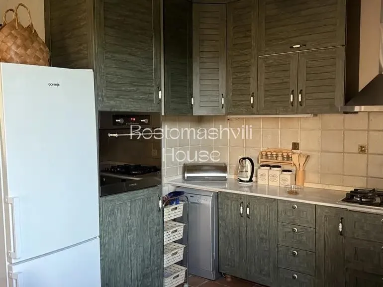 Квартира 142 м² с 4 комнатами в Сабуртало 3