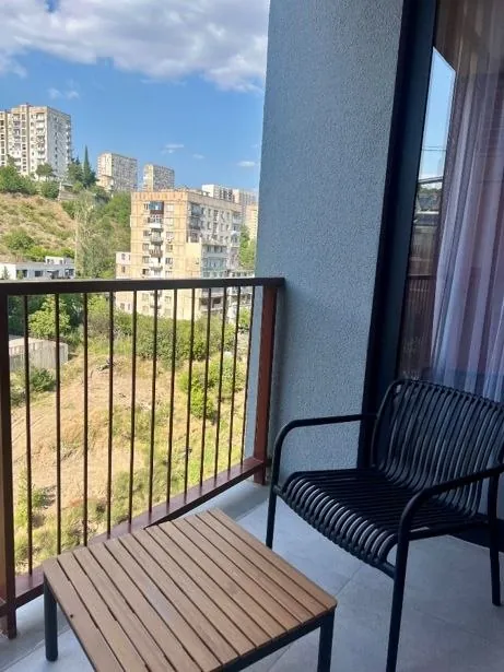 Квартира 85 м² с 3 комнатами в Сабуртало 10