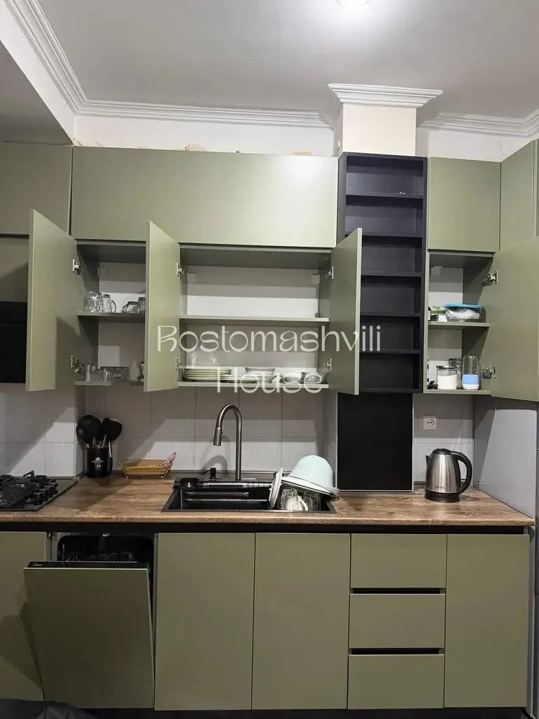 Квартира 115 м² с 3 комнатами в Сабуртало 2