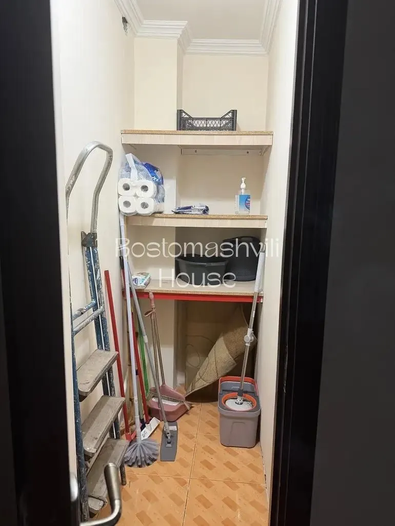 Квартира 115 м² с 3 комнатами в Сабуртало 8