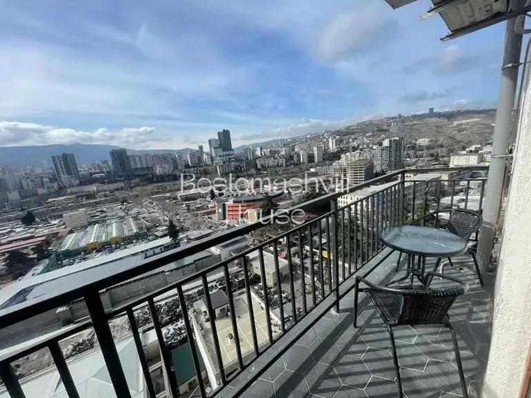 Квартира 90 м² с 3 комнатами в Дидубе 10