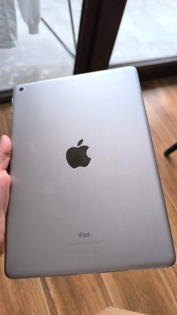 IPad 5 поколения 128GB с SIM 5
