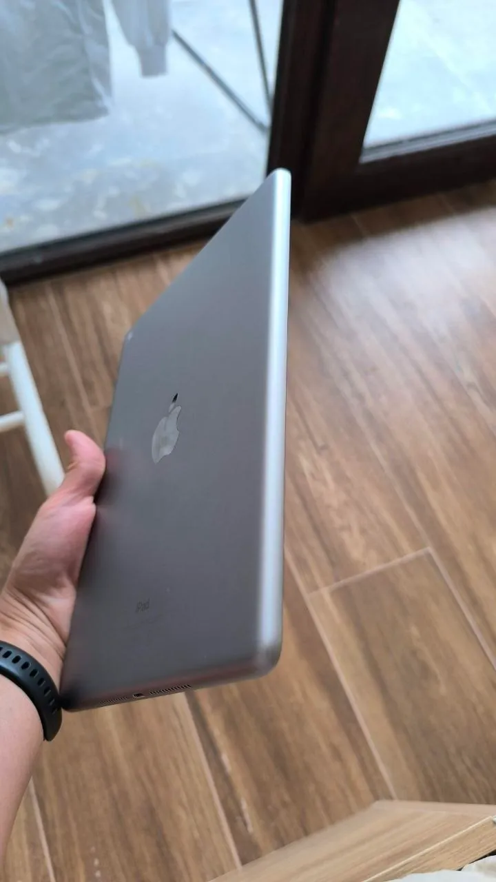 IPad 5 поколения 128GB с SIM 1