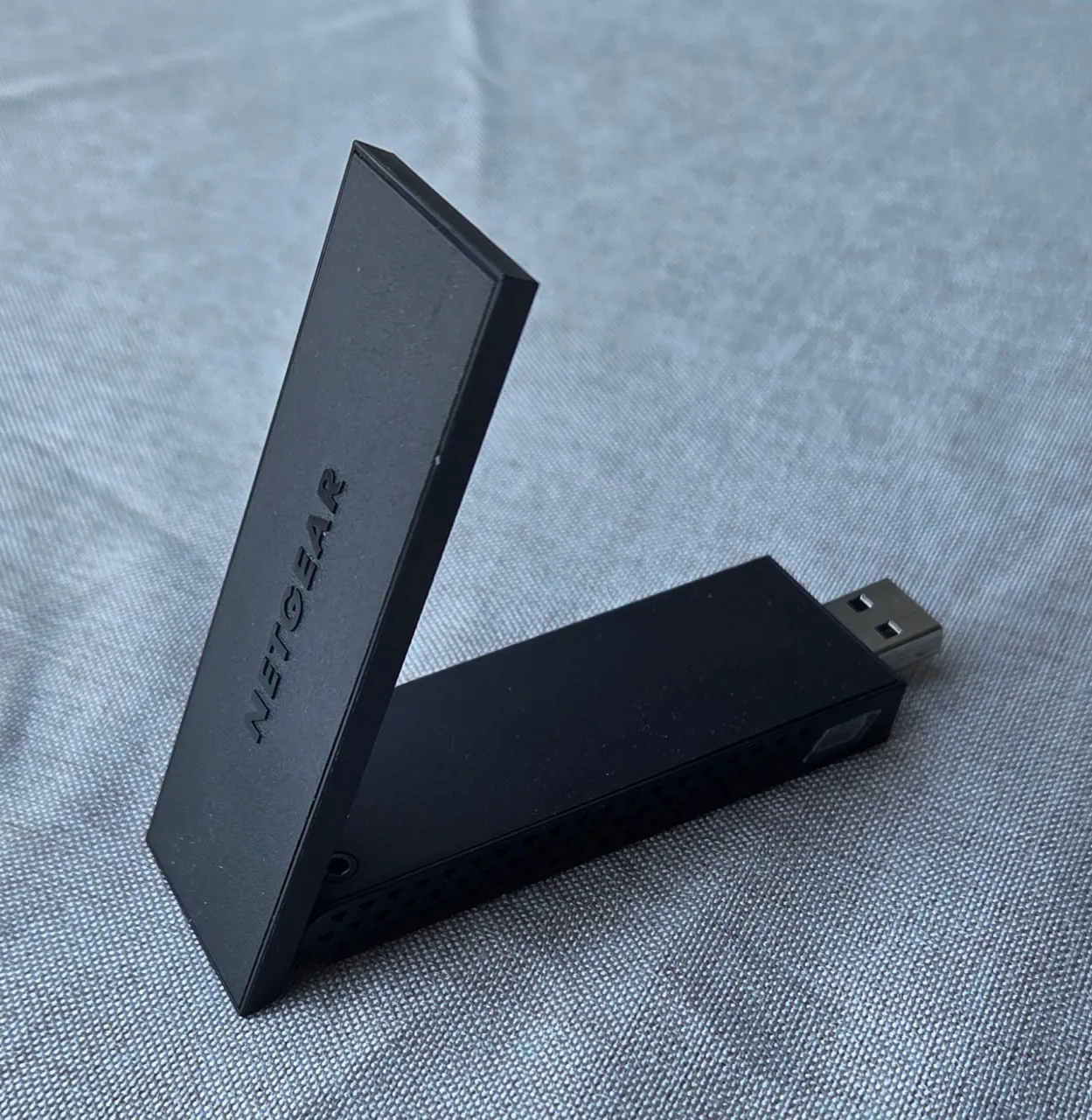 USB Bluetooth и Wi-Fi адаптеры, хаб, кабель DisplayPort 1