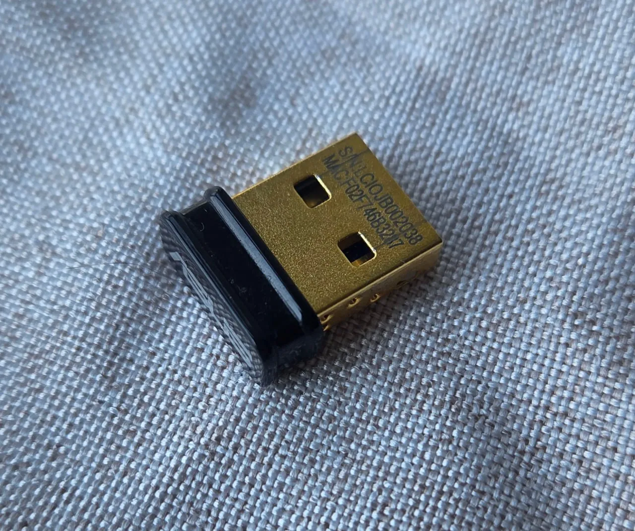 USB Bluetooth и Wi-Fi адаптеры, хаб, кабель DisplayPort 3
