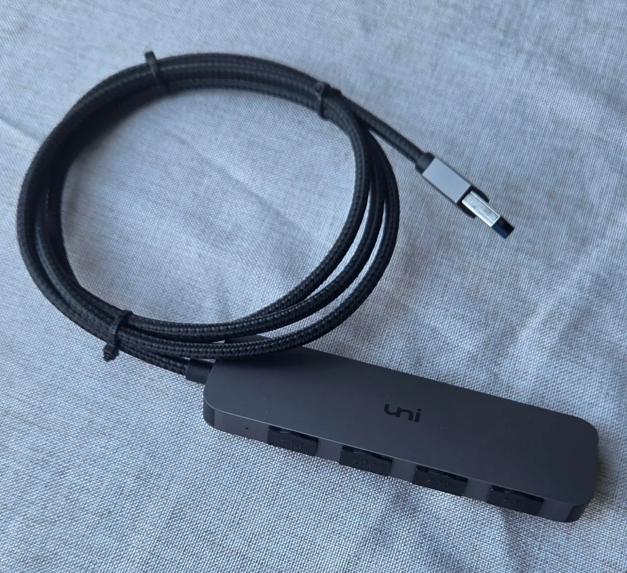USB Bluetooth и Wi-Fi адаптеры, хаб, кабель DisplayPort 5