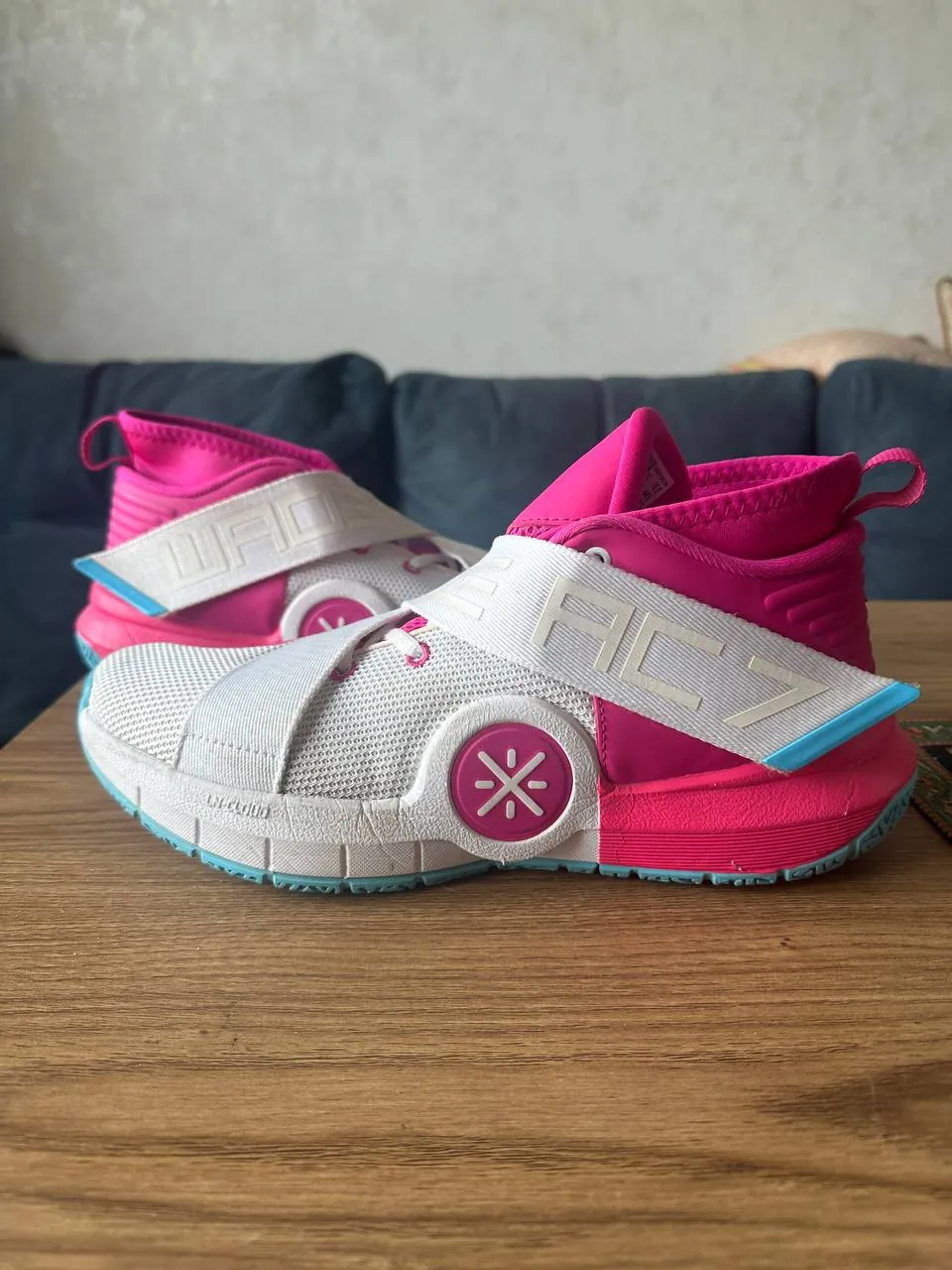 Кроссовки Li-Ning и Adidas Yeezy 350 1