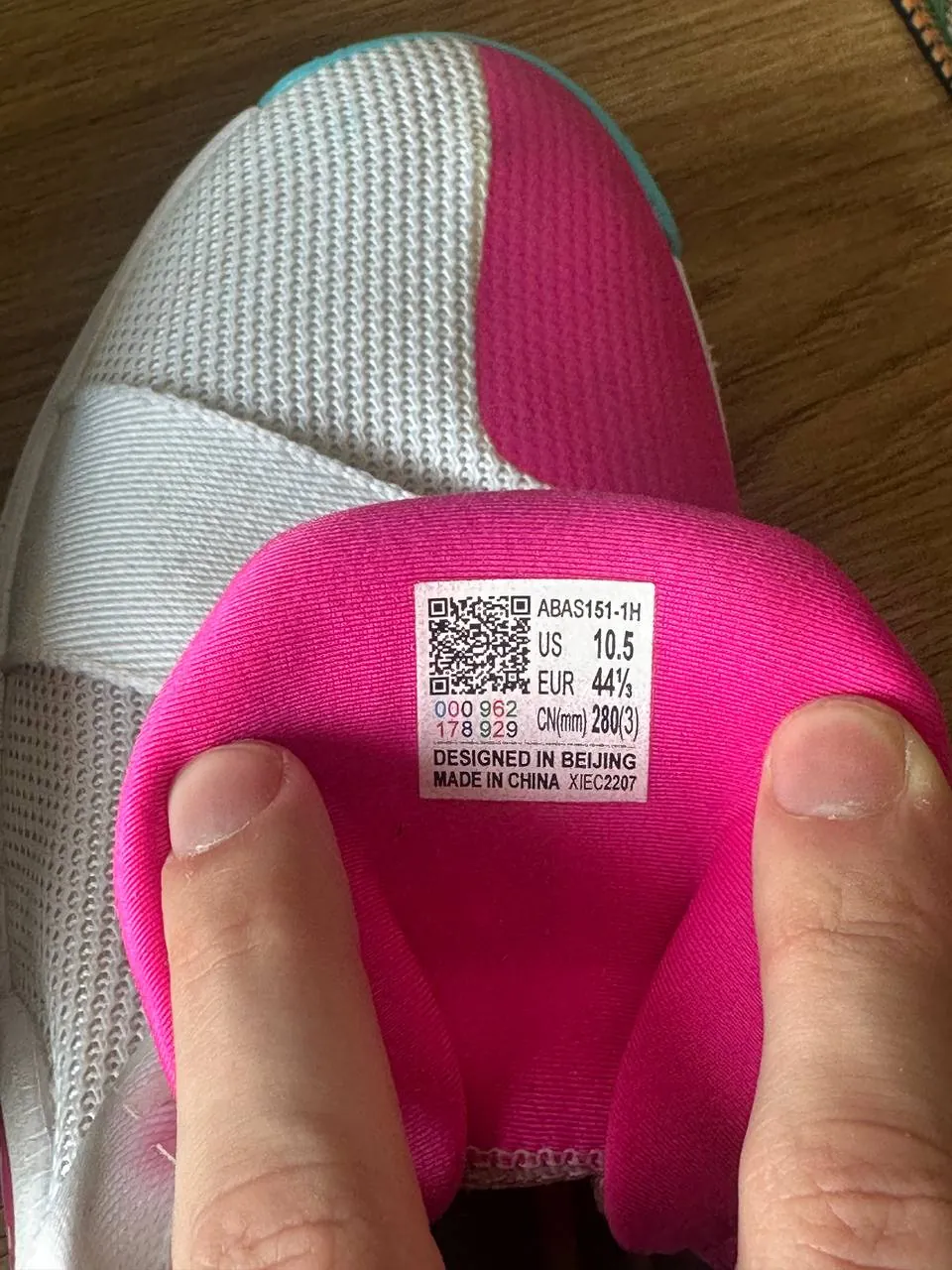 Кроссовки Li-Ning и Adidas Yeezy 350 4