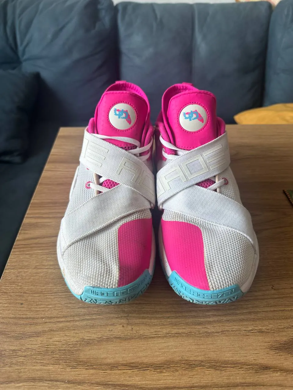 Кроссовки Li-Ning и Adidas Yeezy 350 2