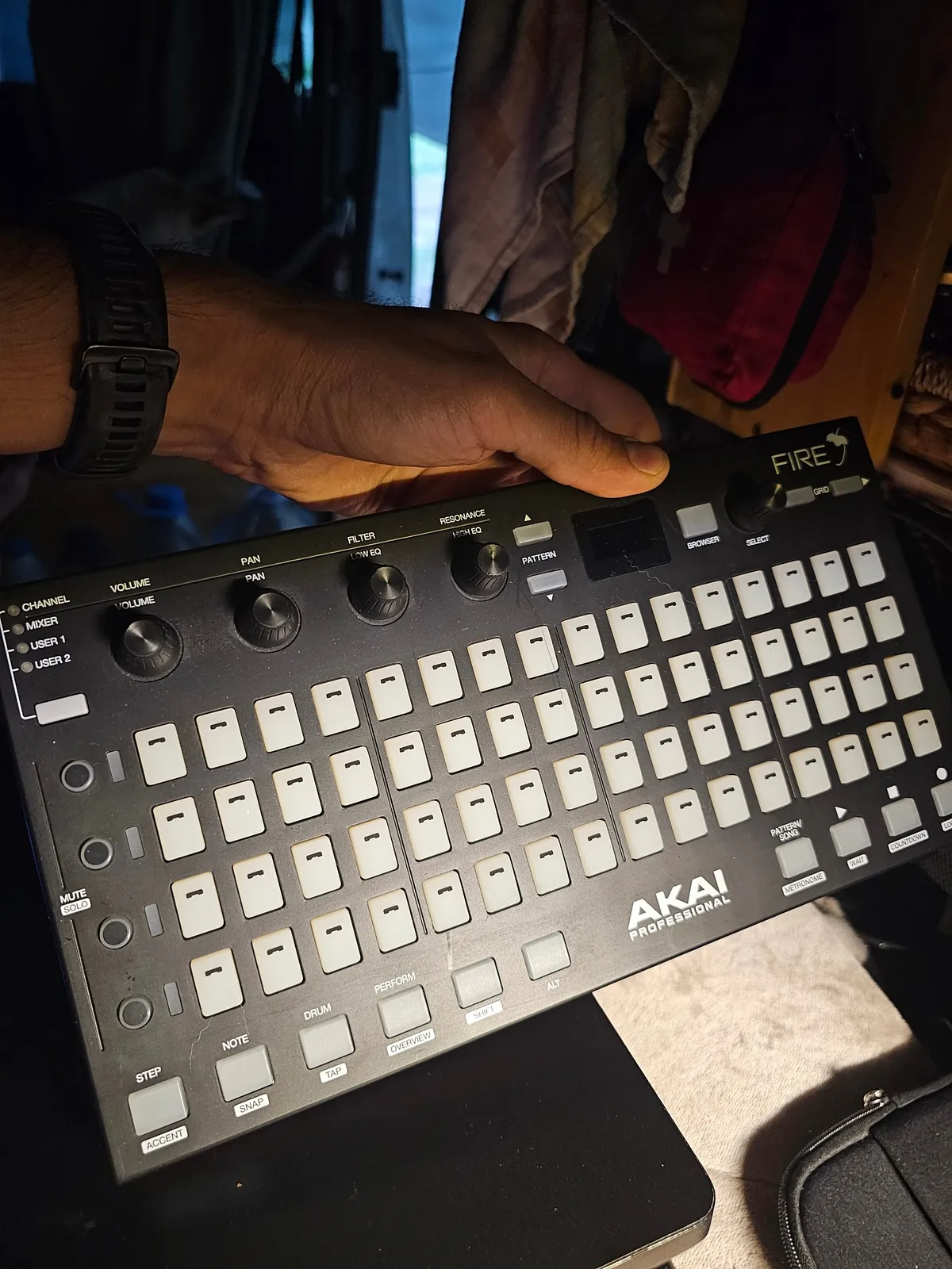 MIDI-контроллер AKAI Fire 1