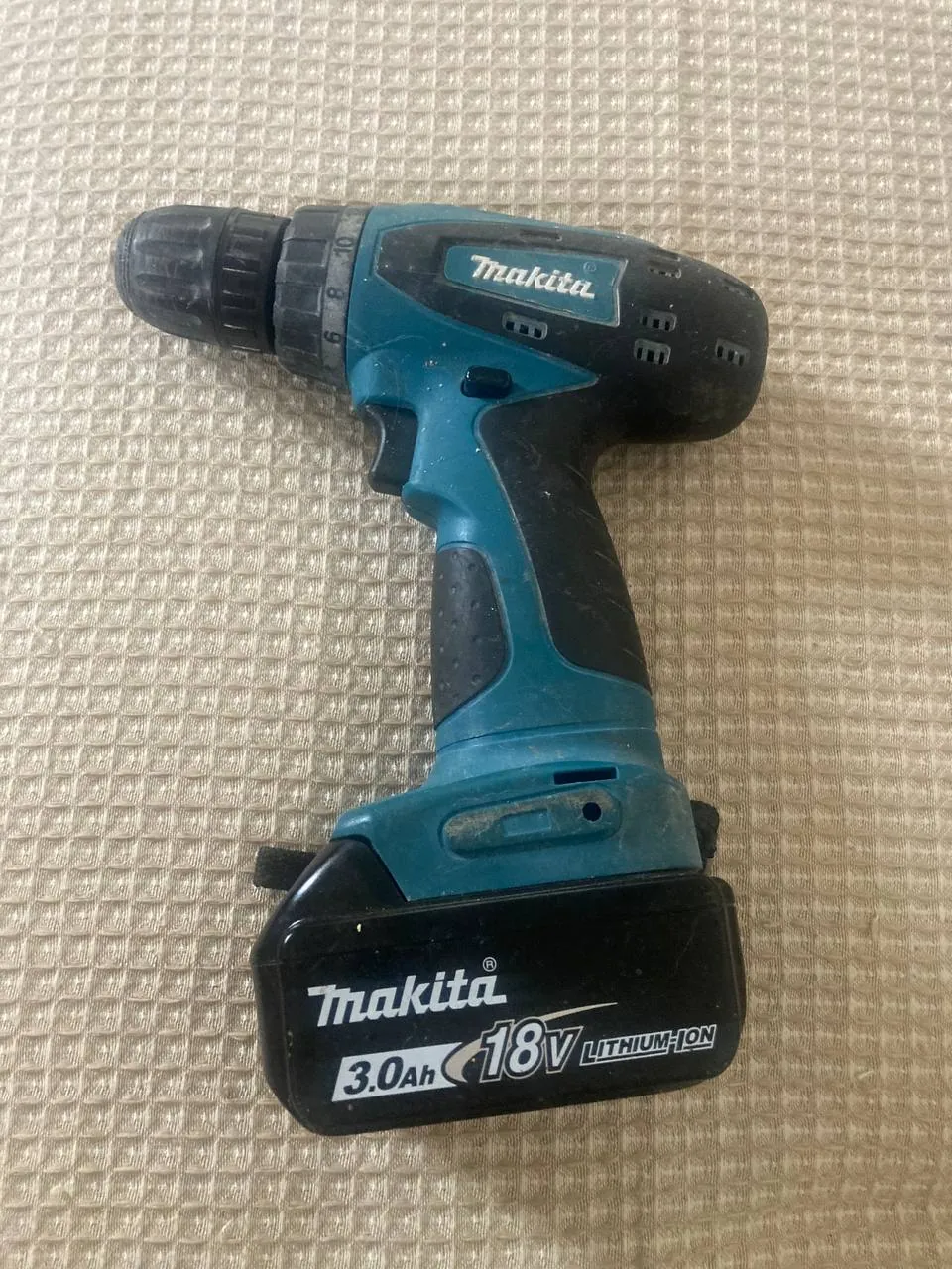 Шуруповёрт Makita оригинальный без зарядки 1