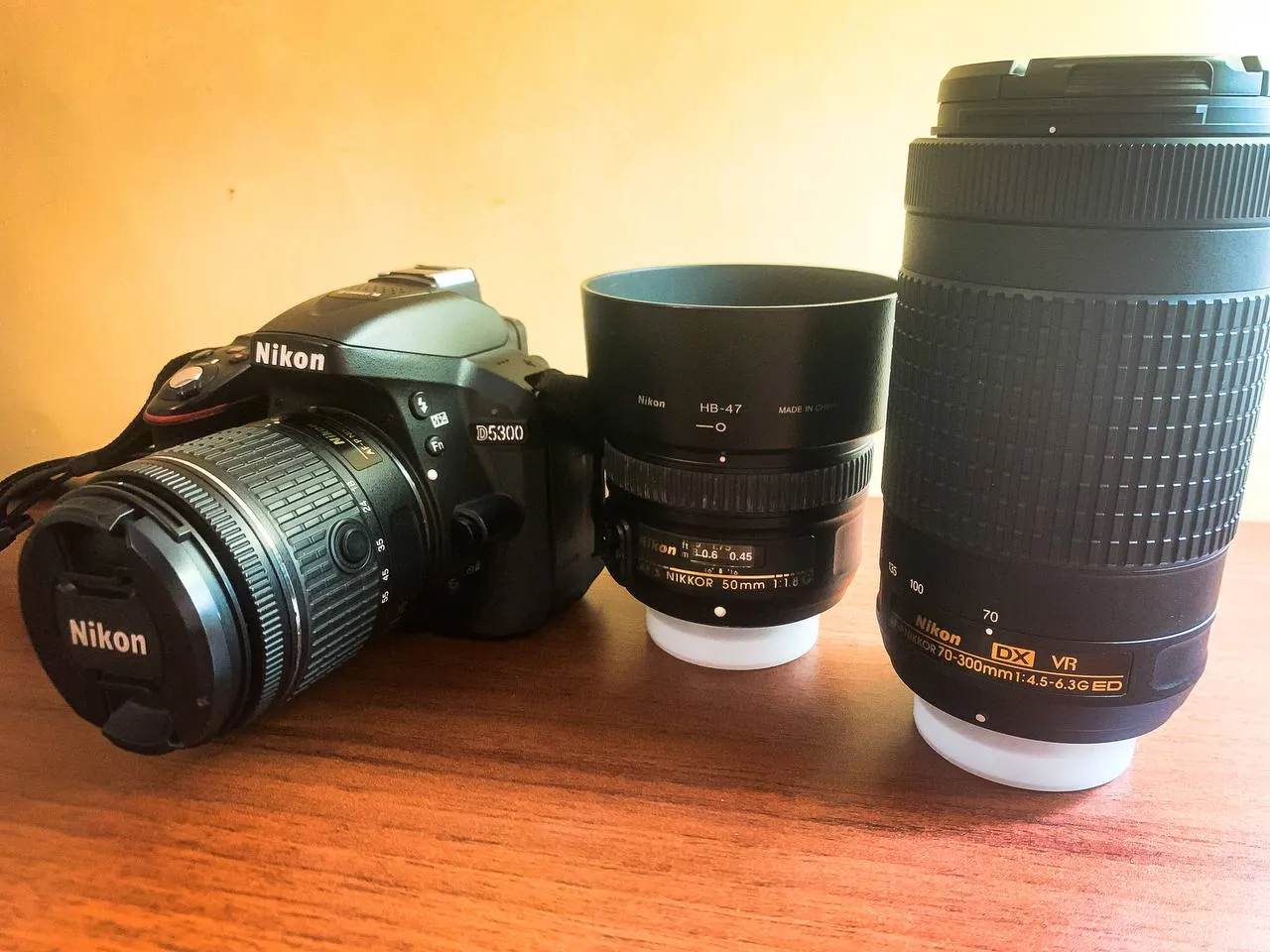 Фотоаппарат Nikon D5300 с тремя объективами 1