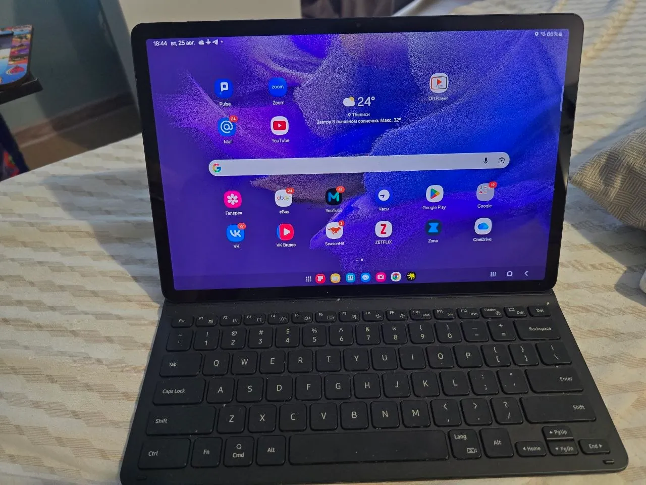 Планшет Samsung Galaxy Tab S7 FE с клавиатурой 3