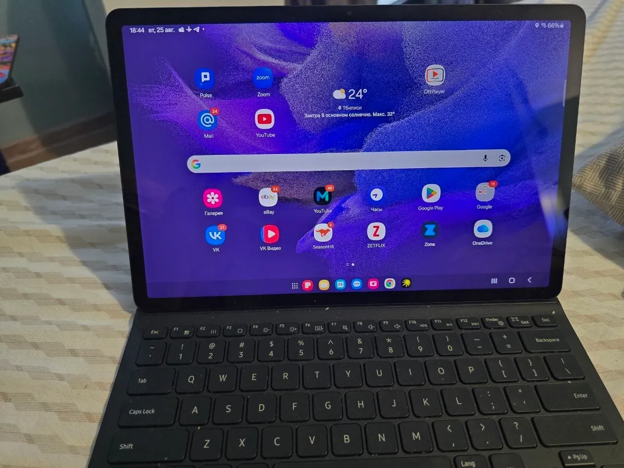 Планшет Samsung Galaxy Tab S7 FE с клавиатурой 2