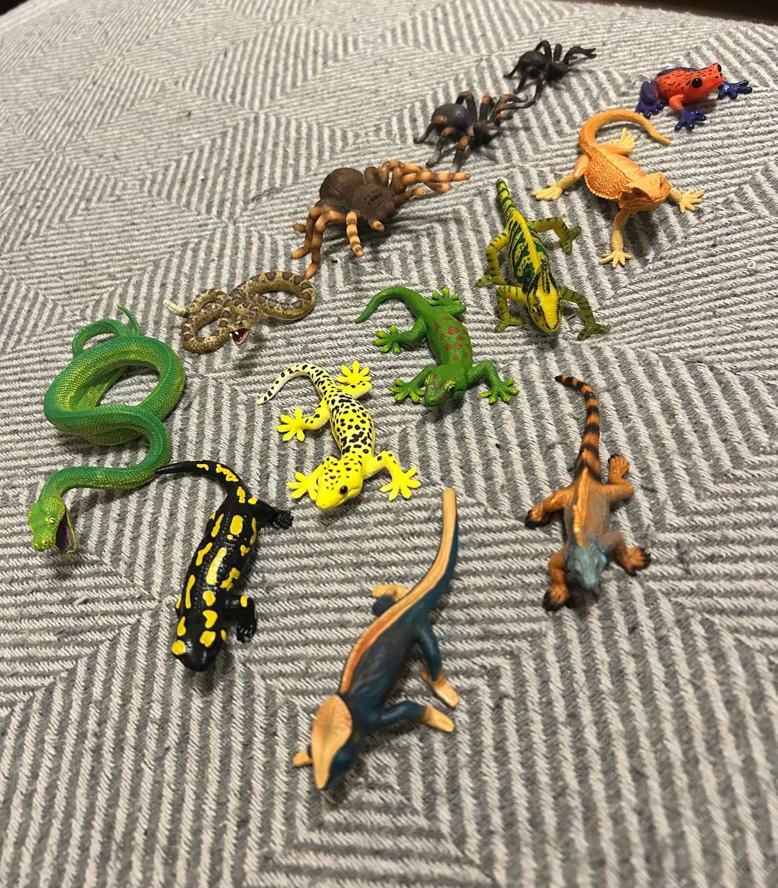 Коллекционные фигурки животных Schleich и Mojo 2