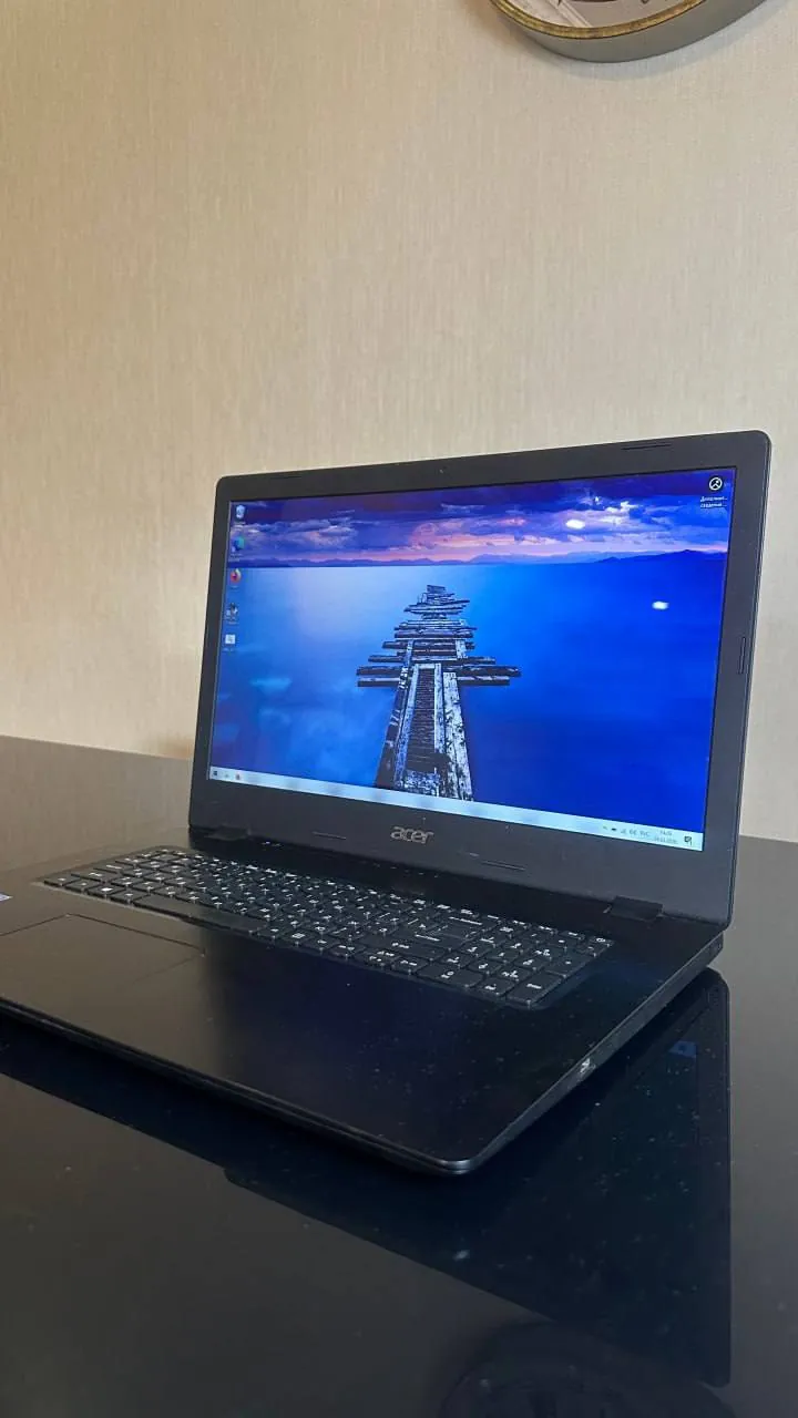 Ноутбук Acer Aspire 17" 1