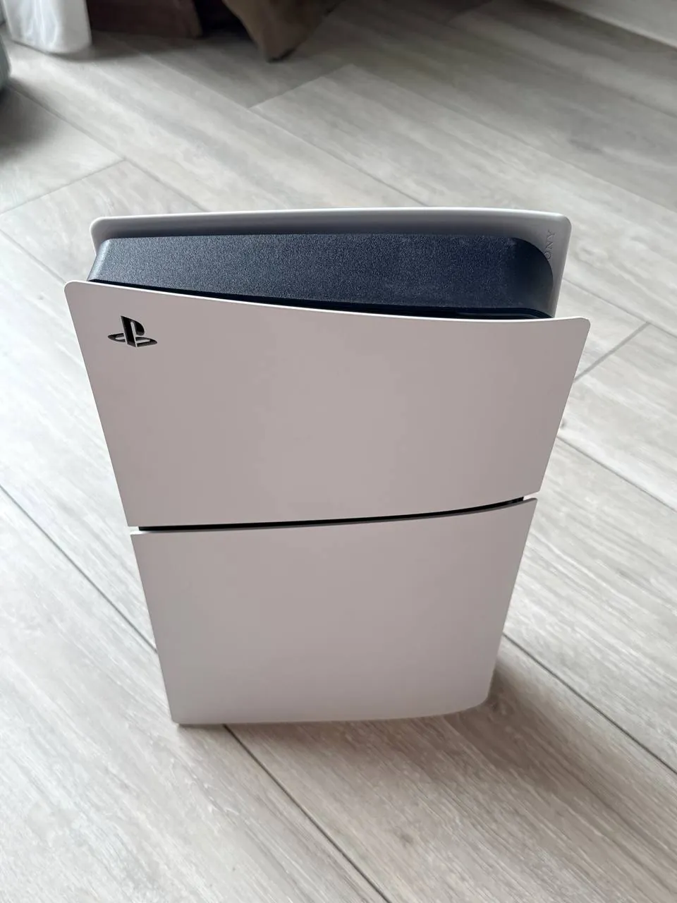 Игровая консоль PlayStation 5 с контроллером 3