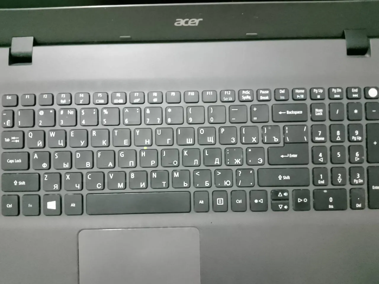 Ноутбук Acer Aspire E5-573 с дефектом экрана 2