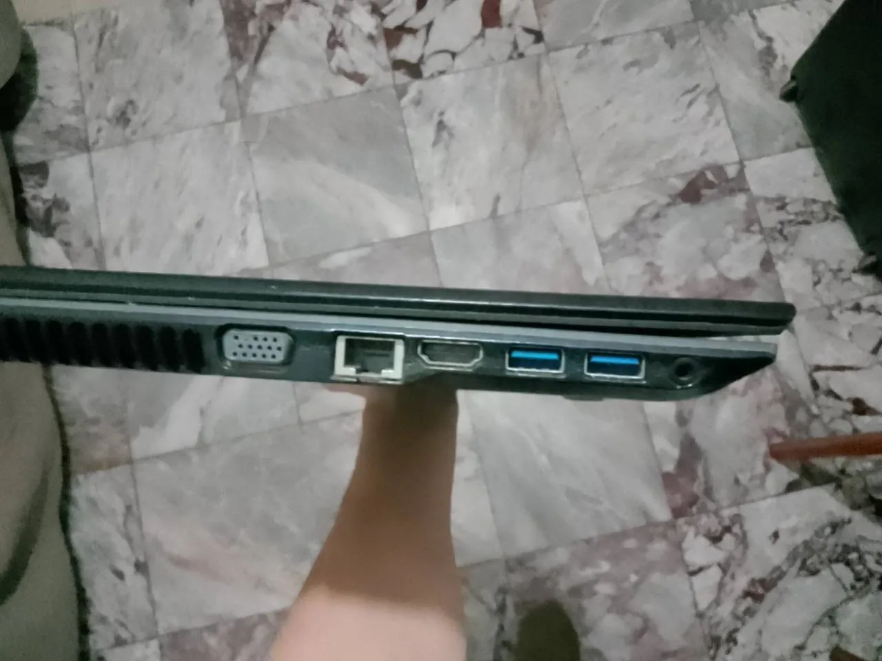 Ноутбук Acer Aspire E5-573 с дефектом экрана 4