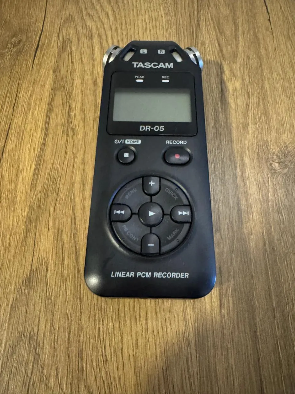 Портативный аудиорекордер Tascam DR-05 в хорошем состоянии 1