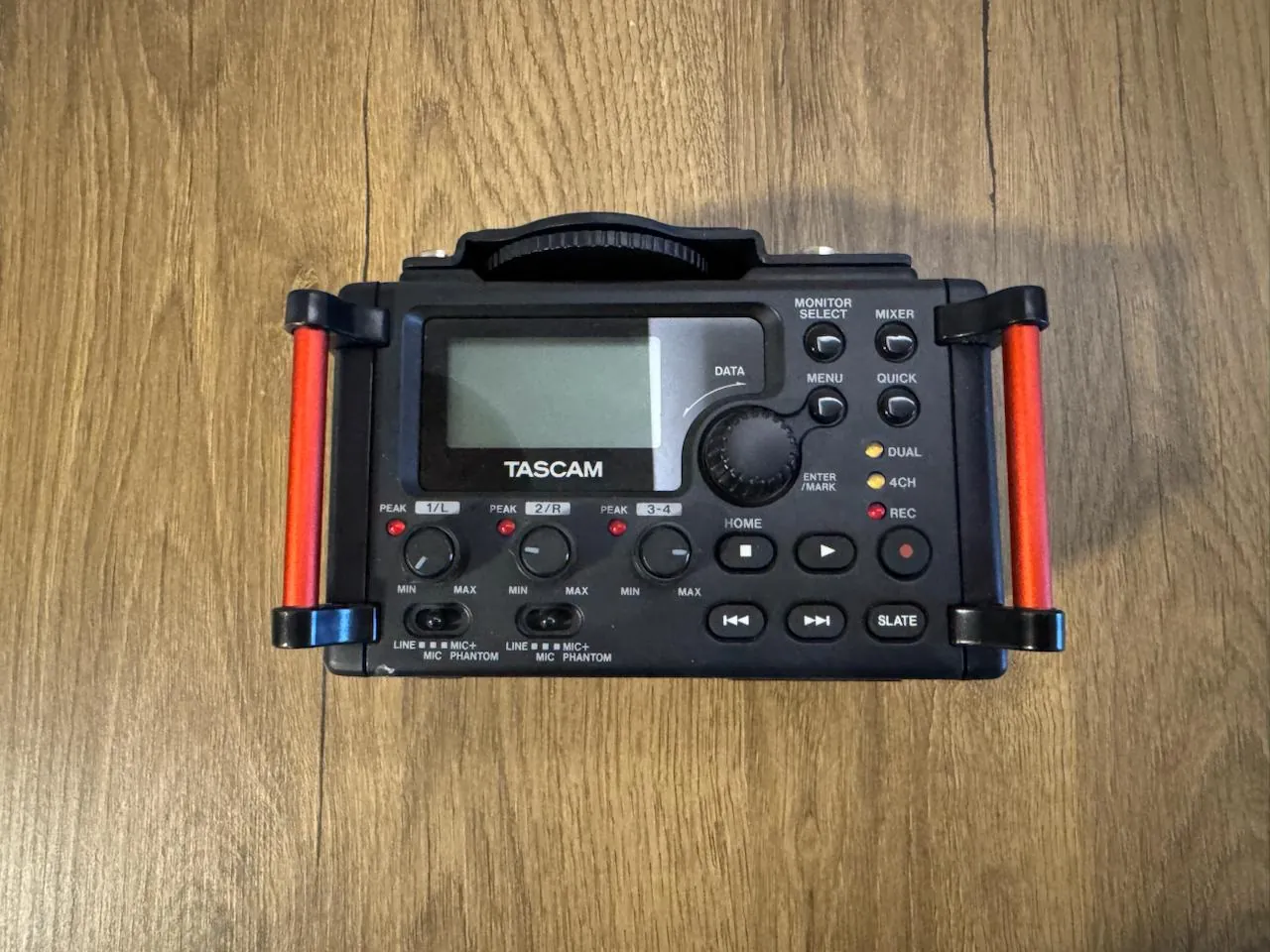 Аудиорекордер Tascam DR-60D Mark II четырёхканальный 1