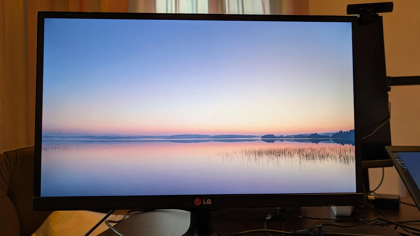 Монитор LG 24 дюйма Full HD 1