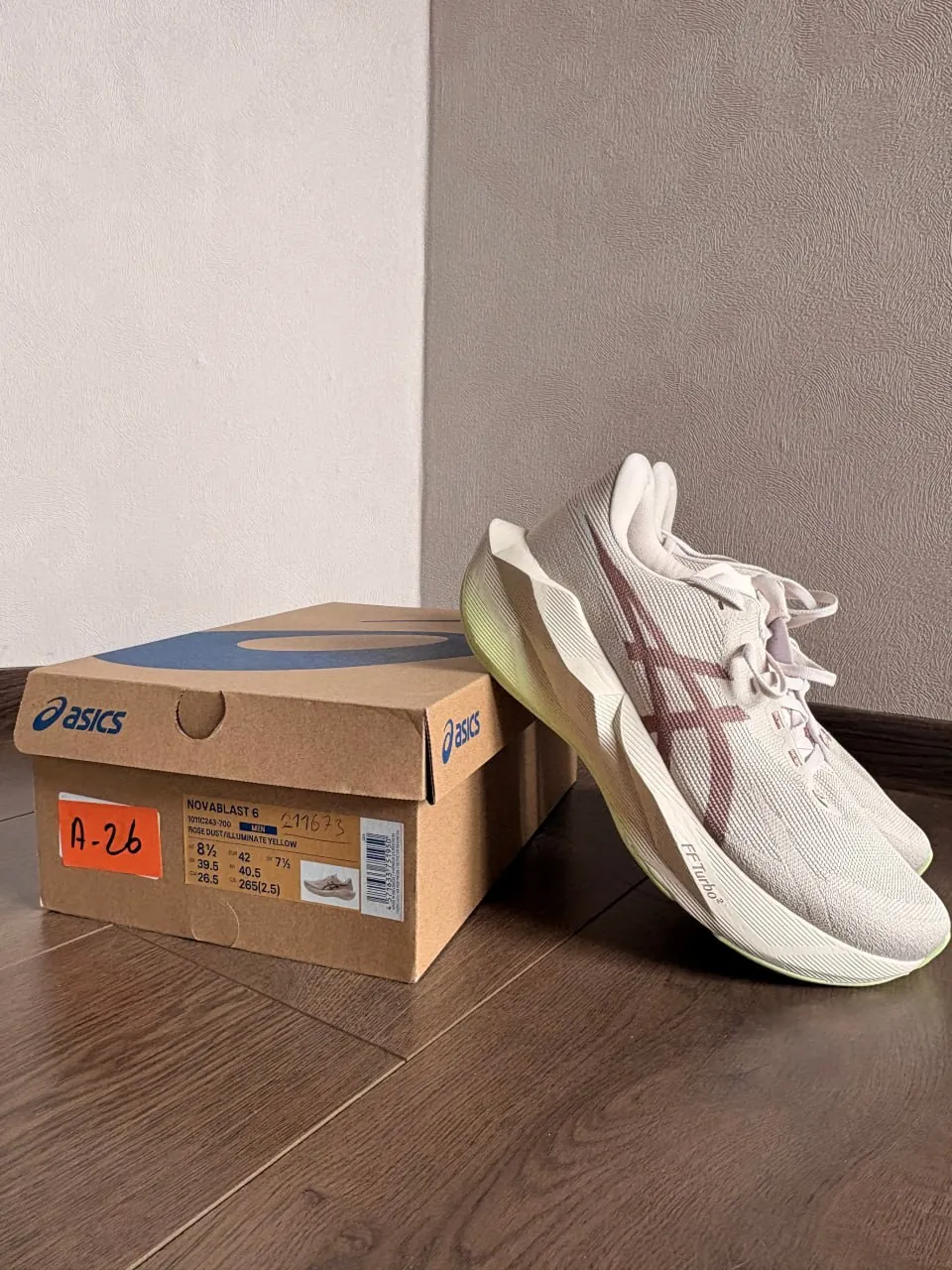 Кроссовки ASICS Novablast 6 мужские новые 5