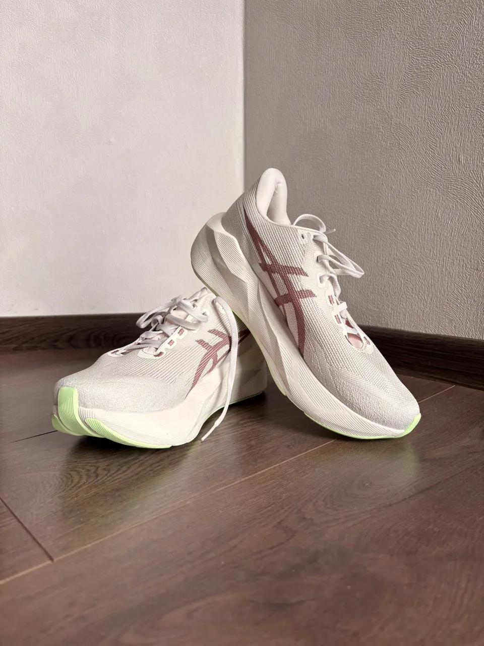 Кроссовки ASICS Novablast 6 мужские новые 2