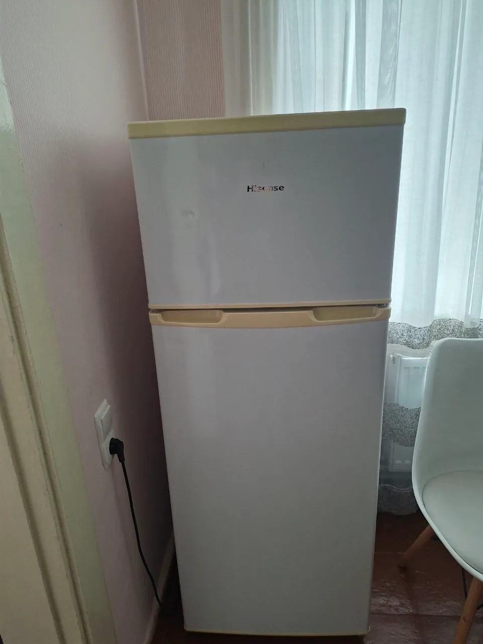 Холодильник Hisense рабочий бесшумный 145см 3