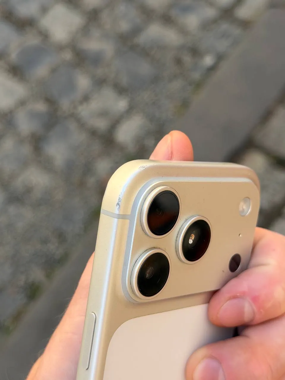 IPhone 17 Pro 256GB разбит экран в углу 2