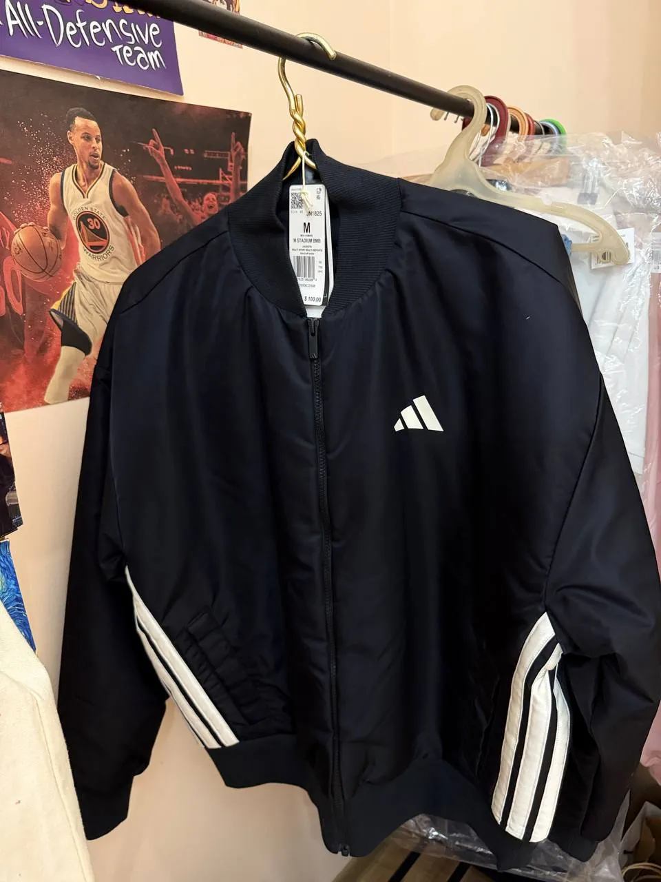 Adidas бомбер, шорты Levi's, майки Tommy 1