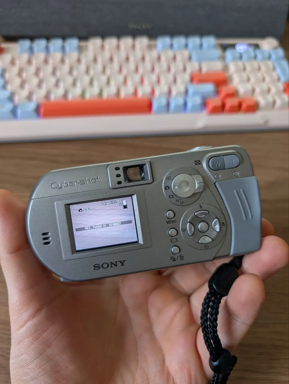 CD-плеер с дисками и фотоаппарат Sony DSC-P92 6