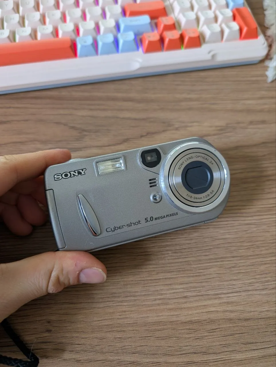 CD-плеер с дисками и фотоаппарат Sony DSC-P92 5