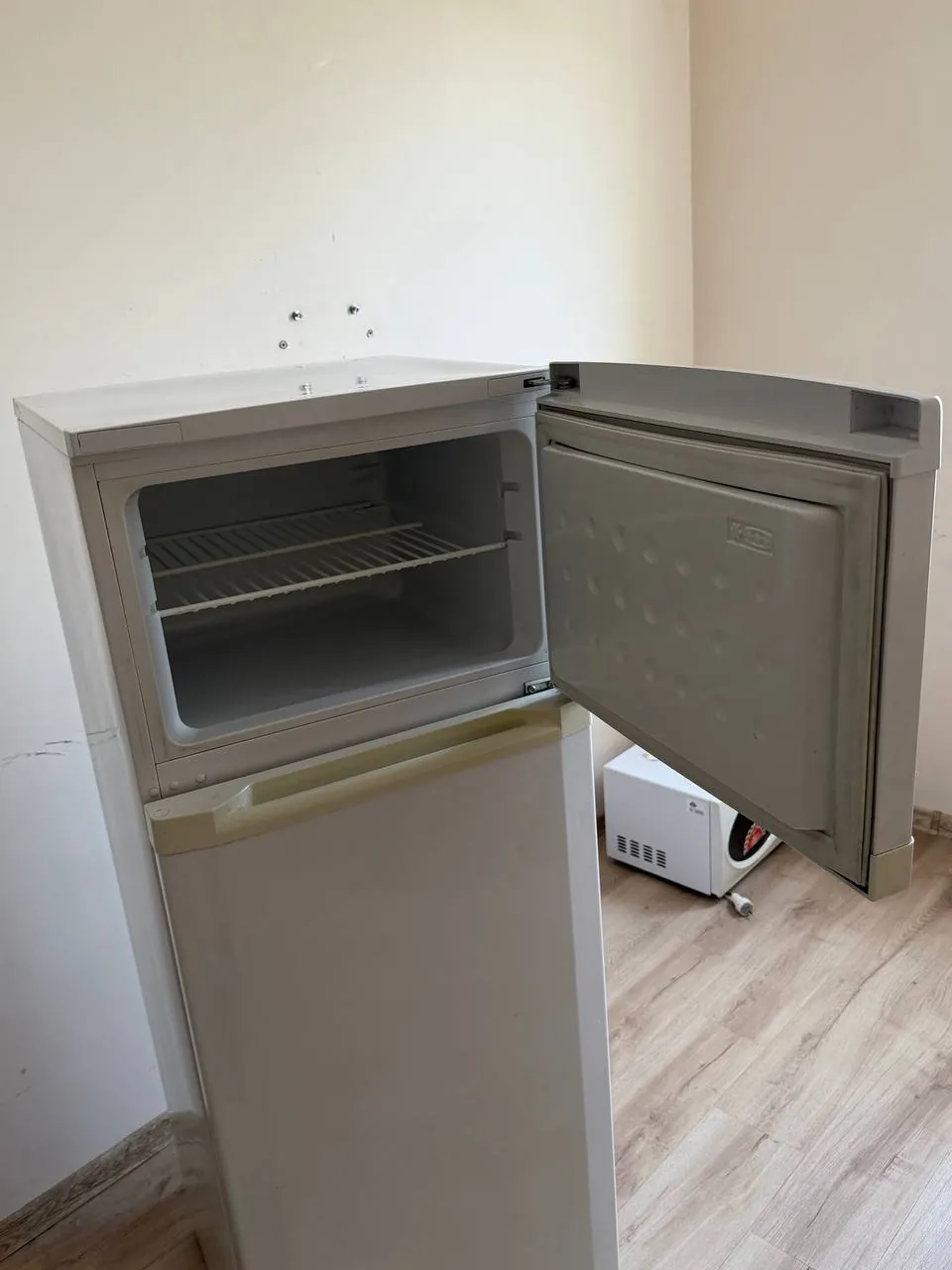 Холодильник Beko 143х54х54 см, полностью исправен 7