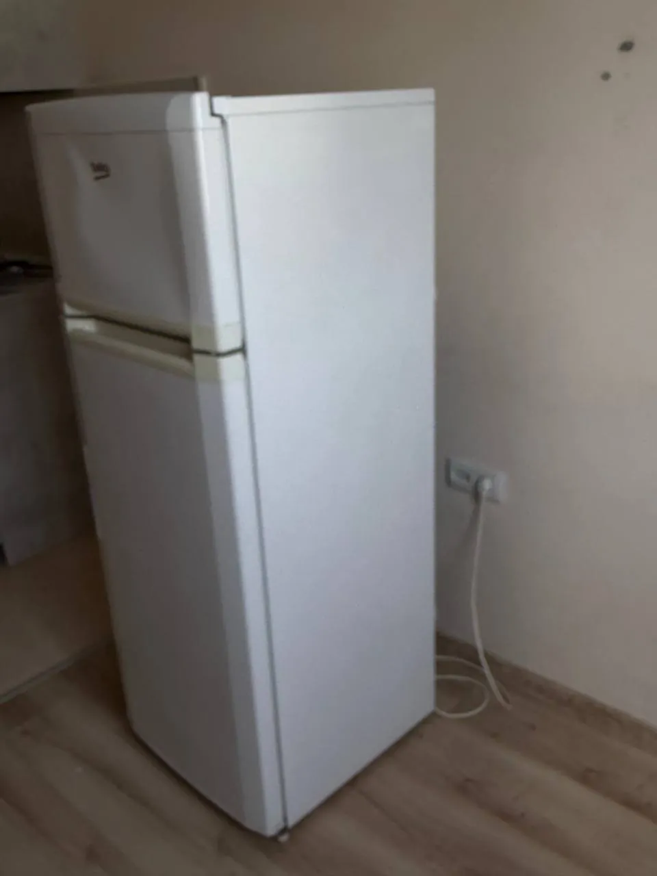Холодильник Beko 143х54х54 см, полностью исправен 4