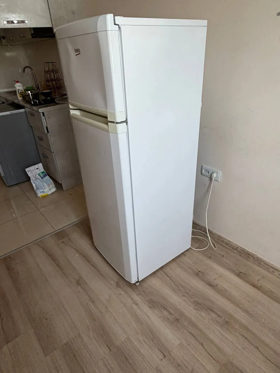 Холодильник Beko 143х54х54 см, полностью исправен 3