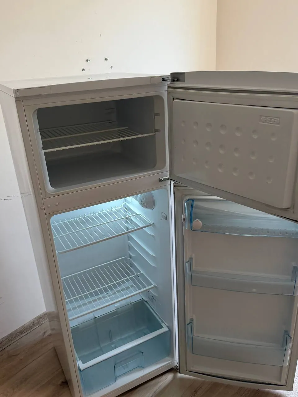 Холодильник Beko 143х54х54 см, полностью исправен 8